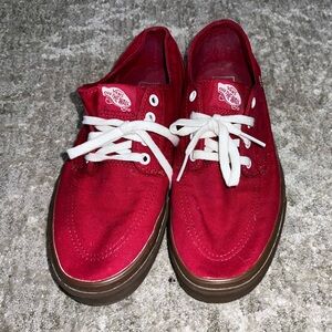 LOW TOP RED VANS GUMMY BOTTOM MENS SIZE 10